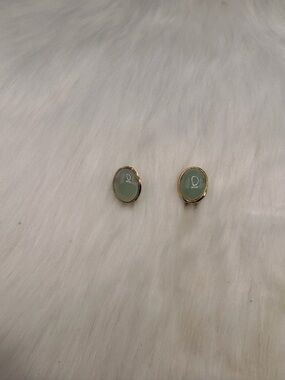 14k yellow Gold Green Jade Earrings.